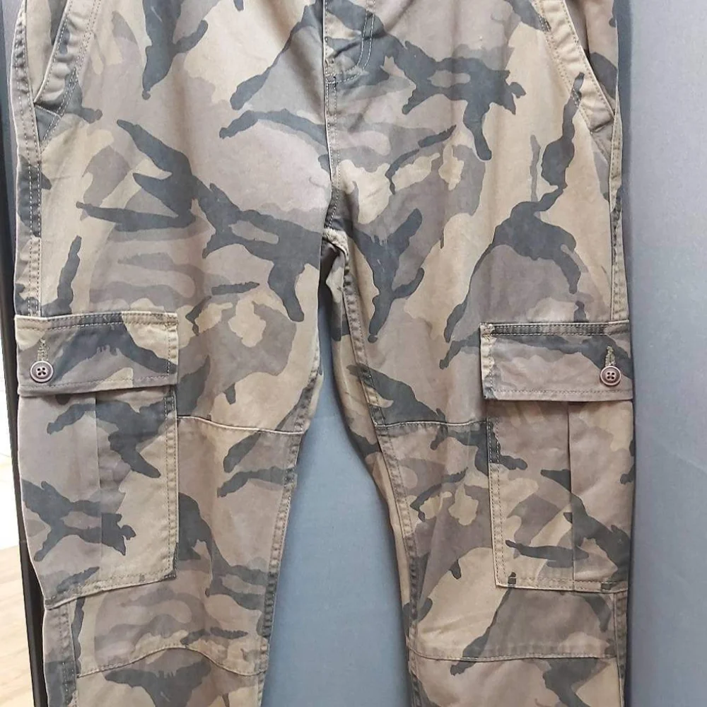 💢SOLD💢Men's CAMO Cargo Pants - Picture 10 of 11